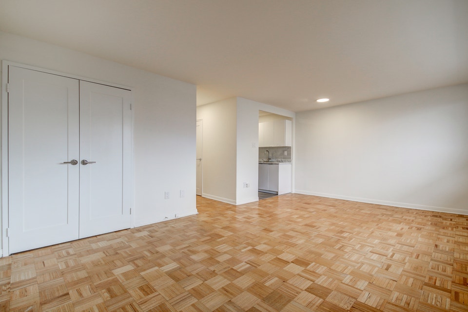 Bachelor Apartment for Rent - 1833 Bayview Ave. 3
