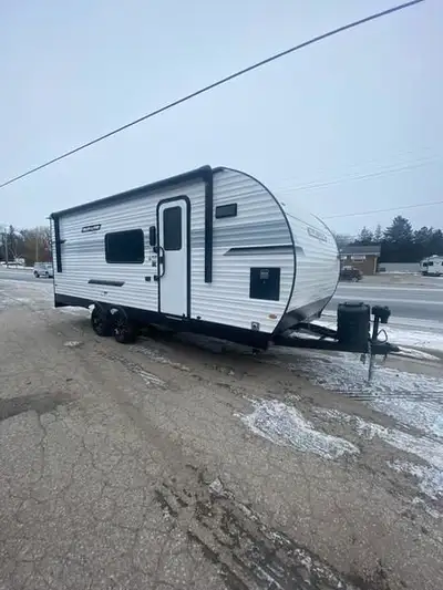 BRAND NEW Sunlite 24TH Toy Hauler FINANCING & EXTENDED WARRANTY AVAILABLE FREE PROFESSIONAL ORIENTAT...