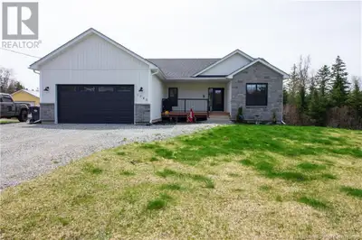 This 3 year old quality built bungalow is in a great location, less than 10 min from Hampton and Hwy...