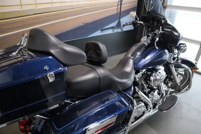 2013 Harley-Davidson FLHTC - Electra Glide Classic in Sport Touring in Edmonton - Image 9