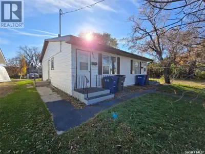 413-415 Calgary Street is an opportunity to live on one side of the duplex and rent the other duplex...