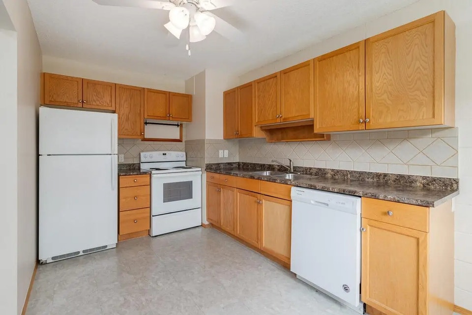 Apartments for Rent In Medicine Hat - Parkland Townhomes - House 1