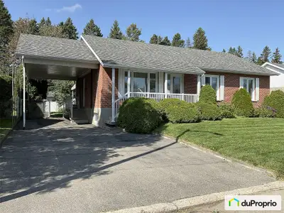 Situé dans un quartier recherché et tranquille. Fenêtres et porte patio en triple verre; 2 chambres...