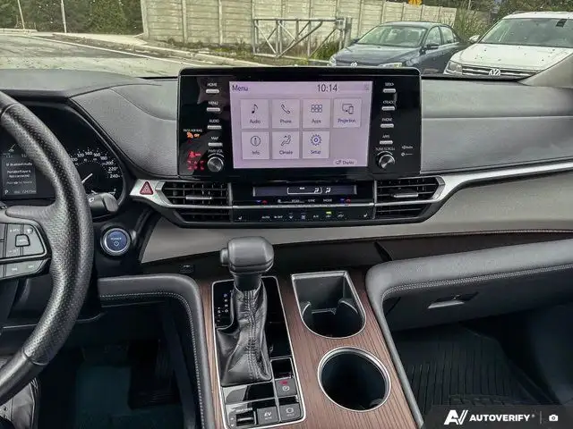 2022 Toyota Sienna LE | Cross-Traffic Alert | Heated Seats in Cars & Trucks in Tricities/Pitt/Maple - Image 17