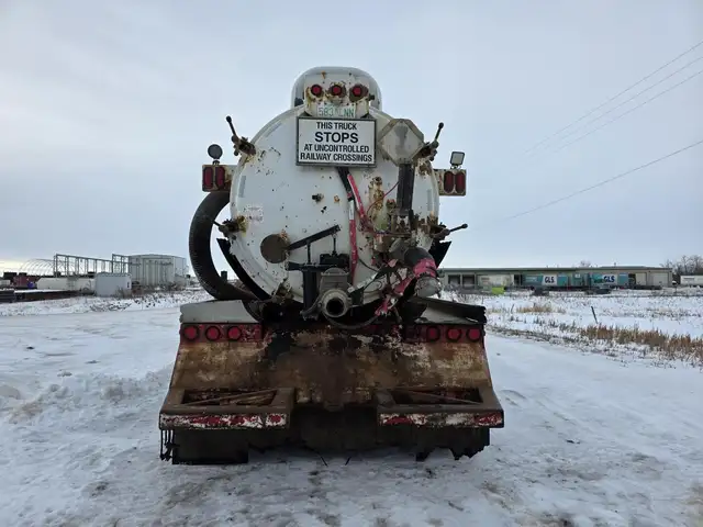 2012 PETERBILT 388 in Heavy Trucks in Saskatoon - Image 6