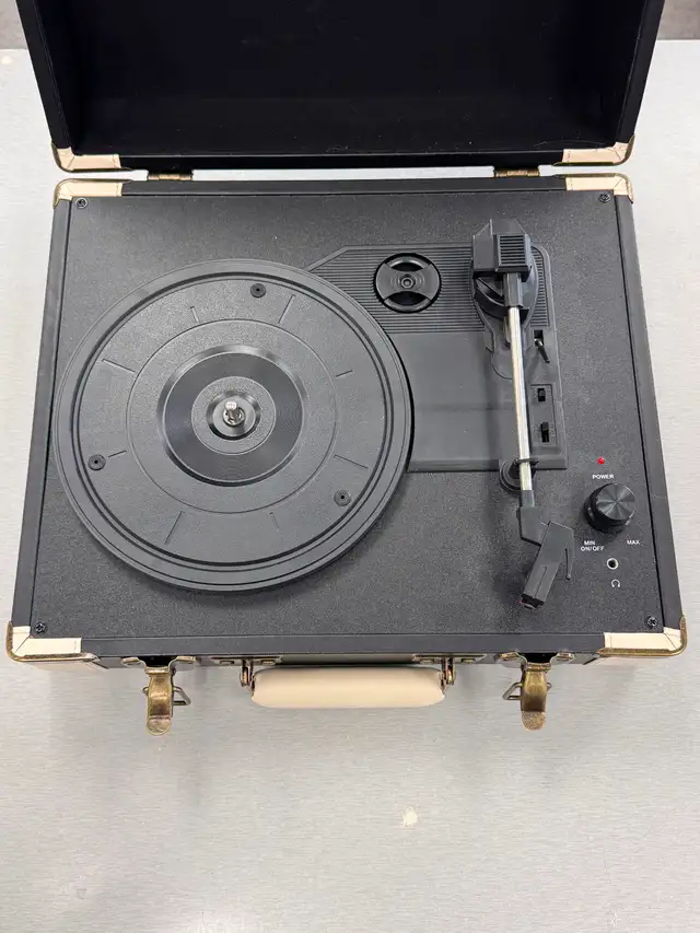 Crosley Portable Turntable in General Electronics in Oakville / Halton Region - Image 3