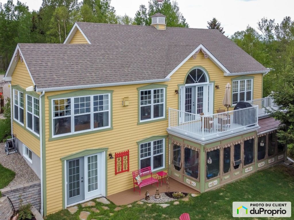 $649,000 - Cottage for sale in St-Zénon — photo 1