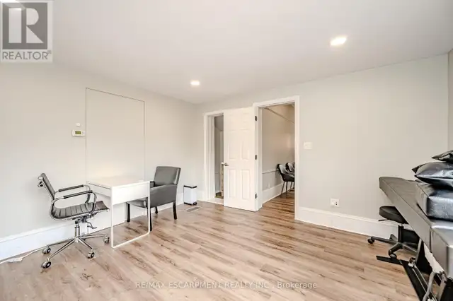 1 - 492 LOCUST STREET Burlington (Brant), Ontario in Commercial & Office Space for Rent in Oakville / Halton Region - Image 11