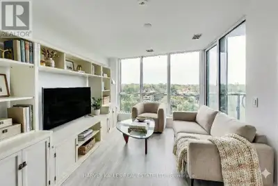 Luxurious executive finished condo unit by renowned award winning builder Tridel, offering 560 squar...