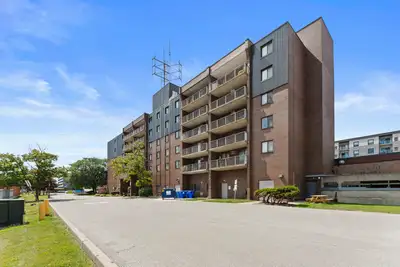 Building Description $1000 OFF FIRST MONTHS RENT FOR MILITARY & EMERGENCY RESPONDERS* *Conditions ap...