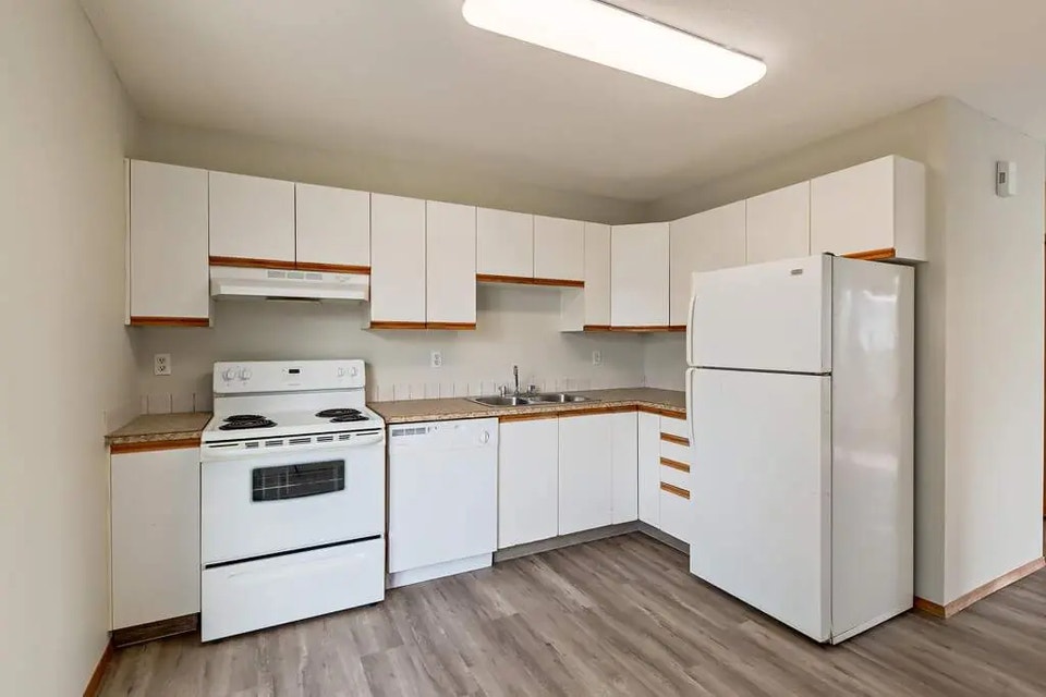 Townhomes with In Suite Laundry - Riverfront Estates - House for 4