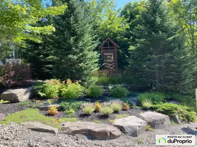 Magnifique terrain recherché avec vue sur les montagnes dans le domaine privé des 4 Collines près de...