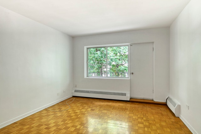 2400 Van Horne — photo 2