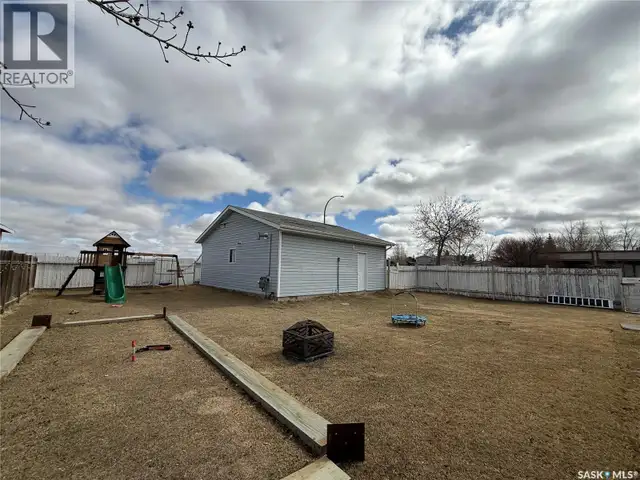 30 West ROAD Kindersley, Saskatchewan in Houses for Sale in Saskatoon - Image 7