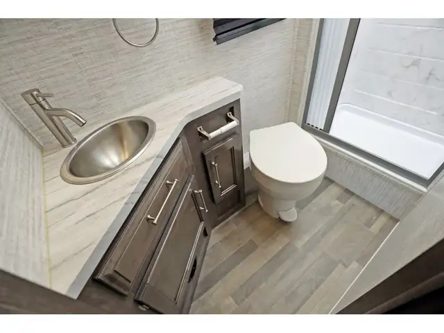 2024 Entegra Coach Qwest SE 24L + Moteur Mercedes Diesel in RVs & Motorhomes in Laval / North Shore - Image 22