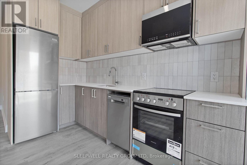 303 - 370 CAMBRIDGE STREET N Ottawa, Ontario 2