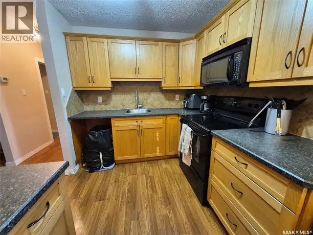 1118 PARK AVENUE Weyburn, Saskatchewan in Houses for Sale in Regina - Image 5