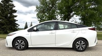 FRANCHISE TOYOTA DEALERSHIP TRADE WITH ONLY 136,000 KMS! PLUG-IN HYBRID WITH NAVIGATION! AMAZING FUE... (image 1)