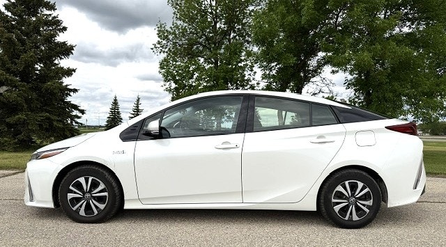 Toyota Prius Prime 2017 photo 2