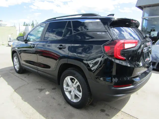 2023 GMC Terrain AWD SLE Carplay | Navi | B.Camera | New Tires | in Cars & Trucks in Calgary - Image 10