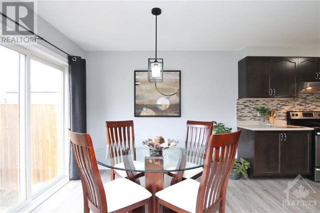 Amazing 2 unit 4 bed corner Townhome in Barrhaven! in Long Term Rentals in Ottawa - Image 2