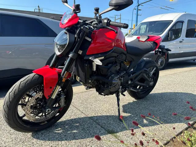 2023 Ducati Monster 937 Red in Street, Cruisers & Choppers in Vancouver - Image 5