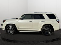 Experience the uncompromising durability of a true body-on-frame legend, featuring standard 4WD, LED... (image 1)