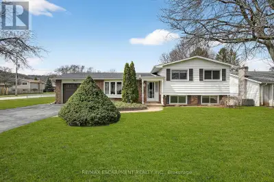 Welcome to 6 Nelles Road South, a well-maintained 3-bedroom, 1.5-bathroom detached sidesplit sitting...