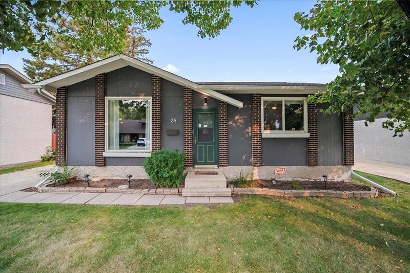 35 Homewood Drive Winnipeg, Manitoba Houses for Sale Winnipeg