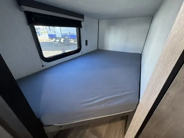 2027 ,Sun Lite,Sunset Park RV 21DB in Travel Trailers & Campers in Kamloops - Image 16