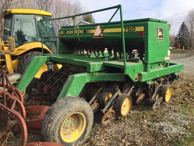 John Deere 750 No-till Drill and Buster Bar Leveler. in Farming Equipment in Kingston - Image 3