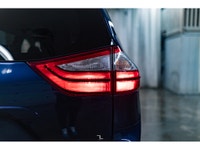 **ACCIDENT FREE - MECHANICALLY CERTIFIED** 33,964 KM This 2019 Toyota Sienna XLE Wheelchair Van is p... (image 7)