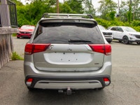 [110,459km 7 Passenger / AC / Tilt & Telescopic Steering / Power Windows-Mirrors-Locks-Keyless Entry... (image 5)