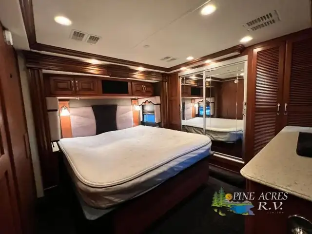 2013 Fleetwood RV Discovery 40X Diesel 057,684 Miles in RVs & Motorhomes in Moncton - Image 43