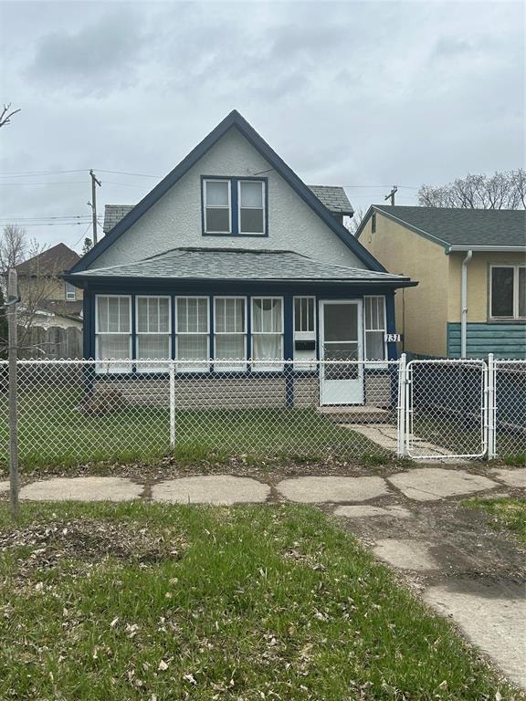 131 Atlantic Avenue Winnipeg, Manitoba Houses for Sale Winnipeg
