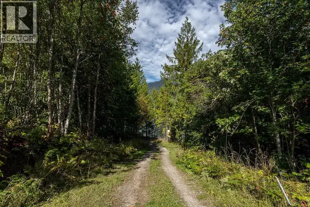 8275 East Procter Road Procter, British Columbia in Land for Sale in Nelson - Image 4