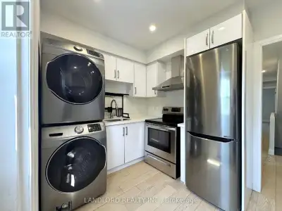 UPPER - 244 BOULTON AVENUE Toronto (South Riverdale), Ontario