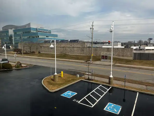 Venetian Harbours for lease ~ Executive Point Edward Living! in Long Term Rentals in Sarnia - Image 17