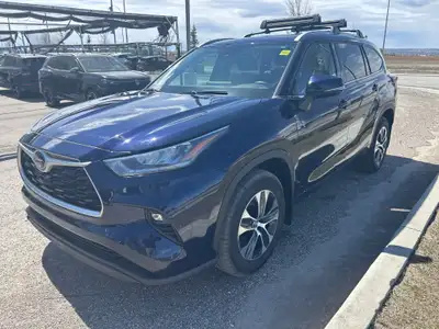 Welcome to Country Hills Volkswagen 2022 Toyota Highlander XLE AWD Our team of knowledgeable profess...