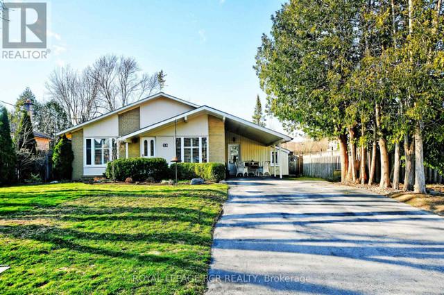 25 JOHNSON RD Aurora, Ontario in Houses for Sale in Markham / York Region