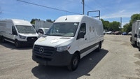 FULLY SERVICED & ONTARIO SAFETY STANDARDS CERTIFIED AT NO ADDITIONAL COST! NO HIDDEN FEES! Rare Spec... (image 4)