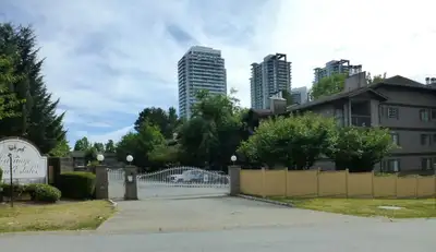 Carriage Lane , 930 sq ft , 2 bedroom & 2 bath. Great Open layout with bedrooms on opposite sides of...