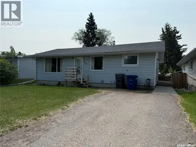 518 3rd AVENUE W Meadow Lake, Saskatchewan in Houses for Sale in Prince Albert - Image 2