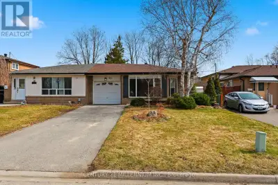 35 Doncaster Drive is ready and waiting for you! This beautiful home is attached to it's neighbour b...