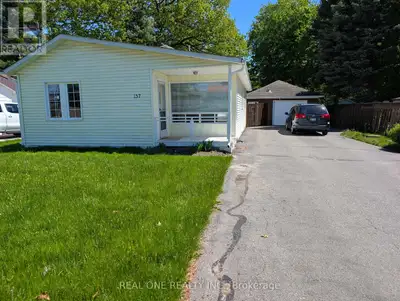 Move-In Condition.Premium 60 X 200 Ft Lot. Located In The Heart Of Town Close To Schools, Muti-use r...