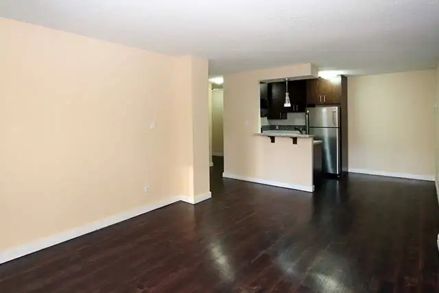 Ideal Apartment to rent for students near Downtown Calgary in Long Term Rentals in Calgary - Image 4