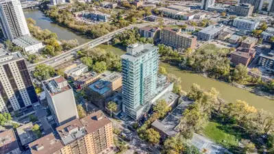 9A//Winnipeg/Step into the pulse of downtown. This modern 2 bed/2 bath, 967 sqft condo puts you righ...