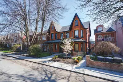 2 Bedroom, 2 Bath, Lower Apartment For Rent, West Queen West