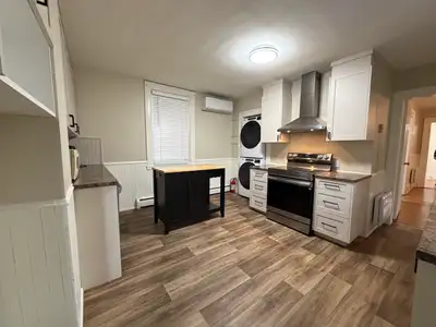Apartment for Rent Available and located at 872 Charlotte Street. This 2 bedroom, 1 bathroom apartme...