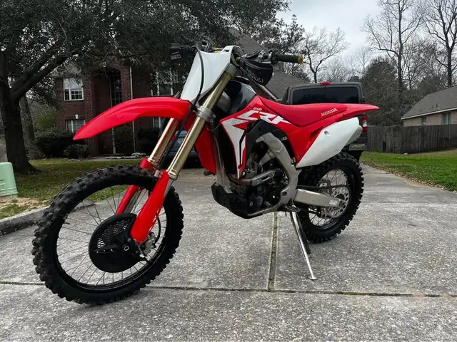2019 HONDA CRF250RX  4-STROKE -  LOW KMS! in Dirt Bikes & Motocross in Delta/Surrey/Langley - Image 4